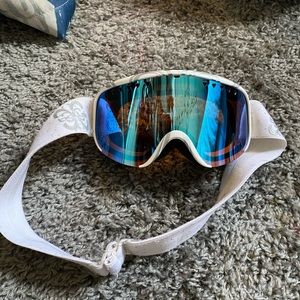 Bolle Women’s Ski/Snowboard googles!